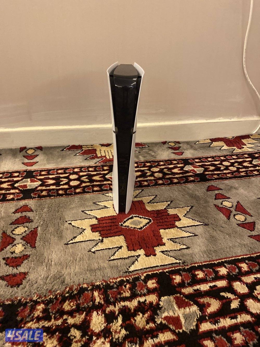 سوني فايف سلم جديده معاها يده نظيفه مستعمله ثلاث مرات لايجي إلا صامل0