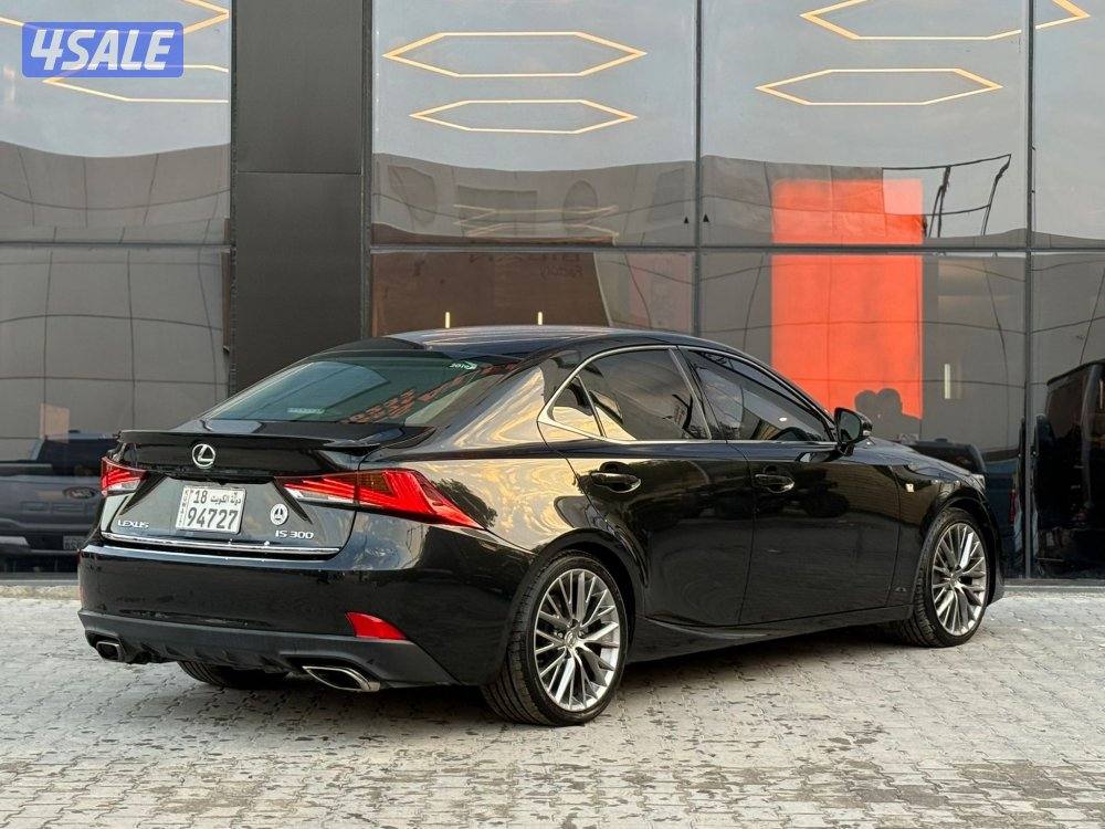 LEXUS IS 300 _2019 صبغ الوكالة3