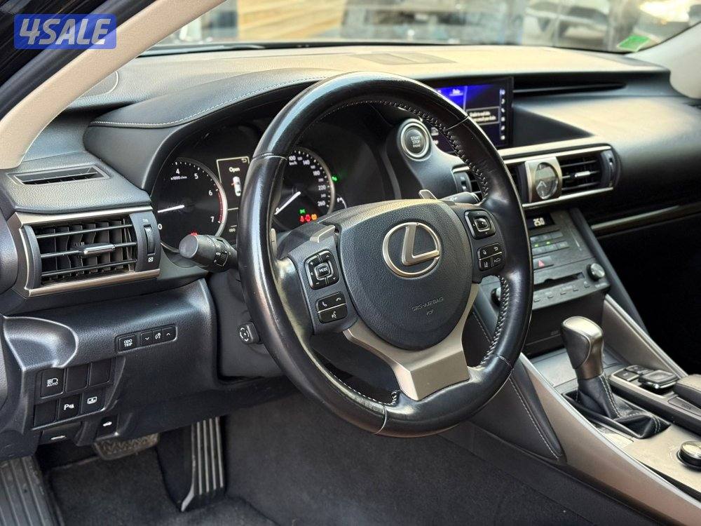 LEXUS IS 300 _2019 صبغ الوكالة6