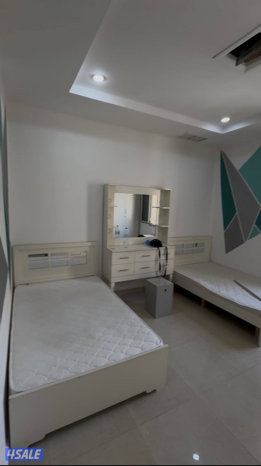 للبيع غرفة نوم كاملة بحالة ممتازة1