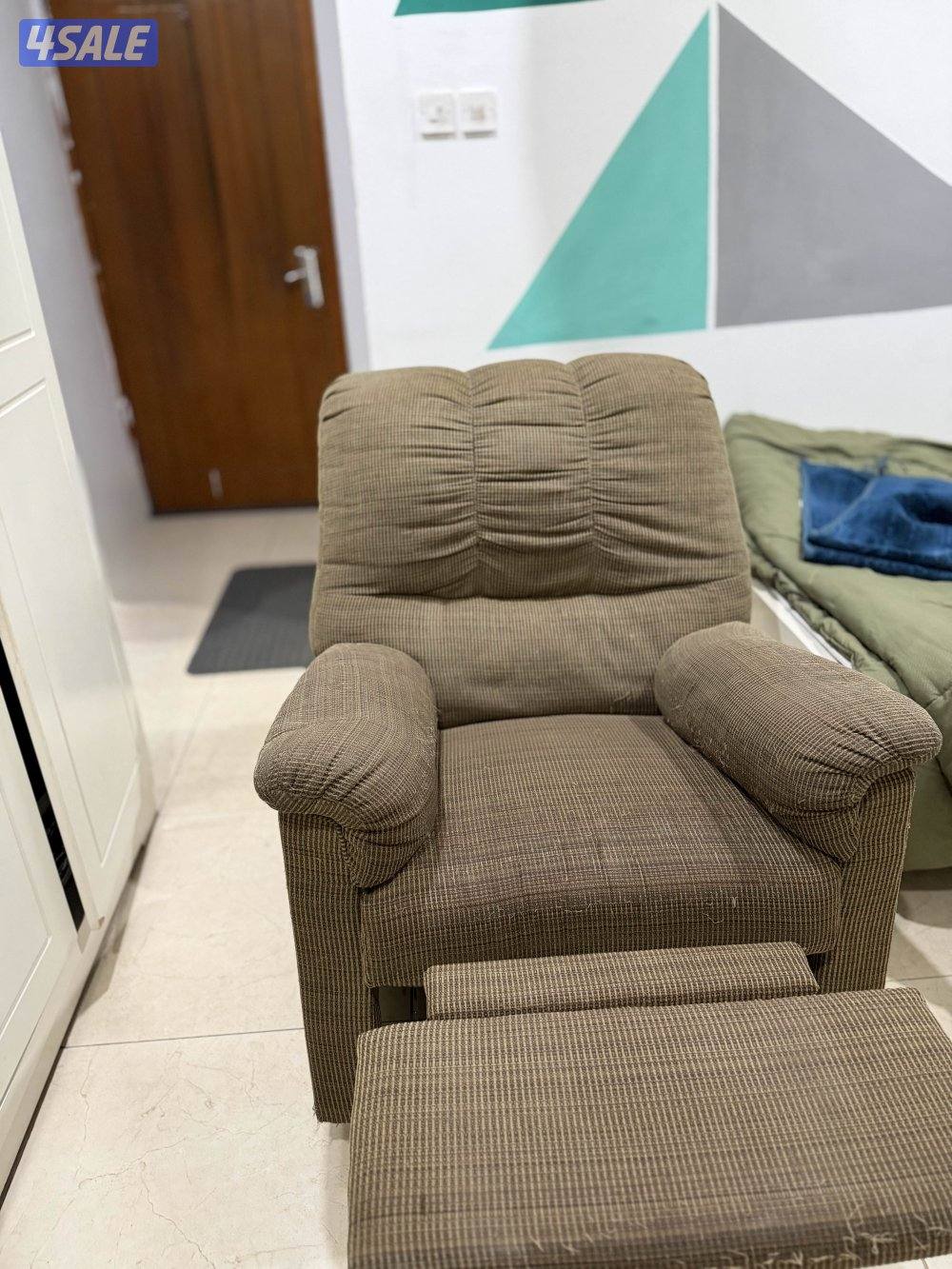 للبيع غرفة نوم كاملة بحالة ممتازة4