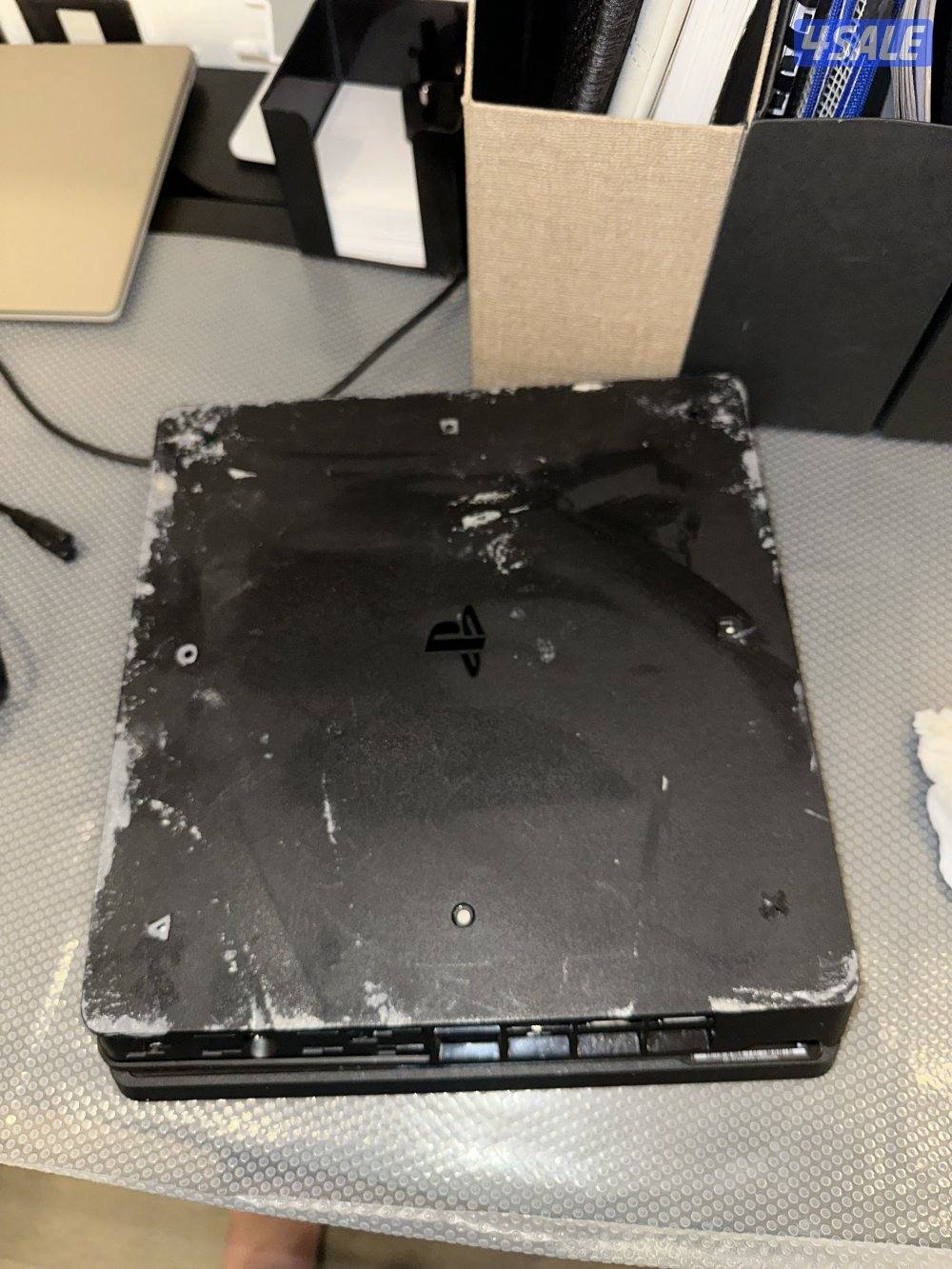 بلايستيشن 4 سليمه مافيها لا حراره ولا صوت0