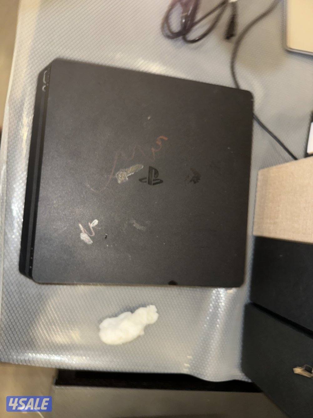 بلايستيشن 4 سليمه مافيها لا حراره ولا صوت3