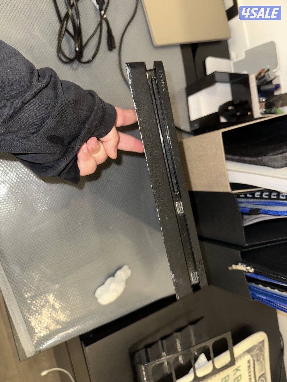 بلايستيشن 4 سليمه مافيها لا حراره ولا صوت4