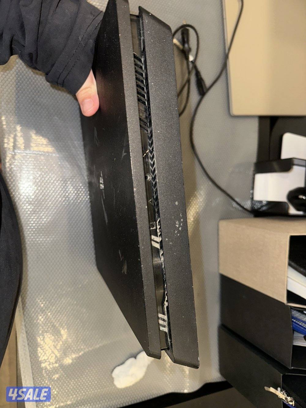 بلايستيشن 4 سليمه مافيها لا حراره ولا صوت9