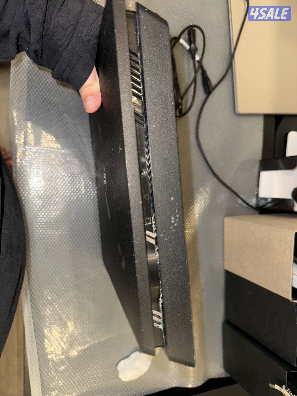 بلايستيشن 4 سليمه مافيها لا حراره ولا صوت10