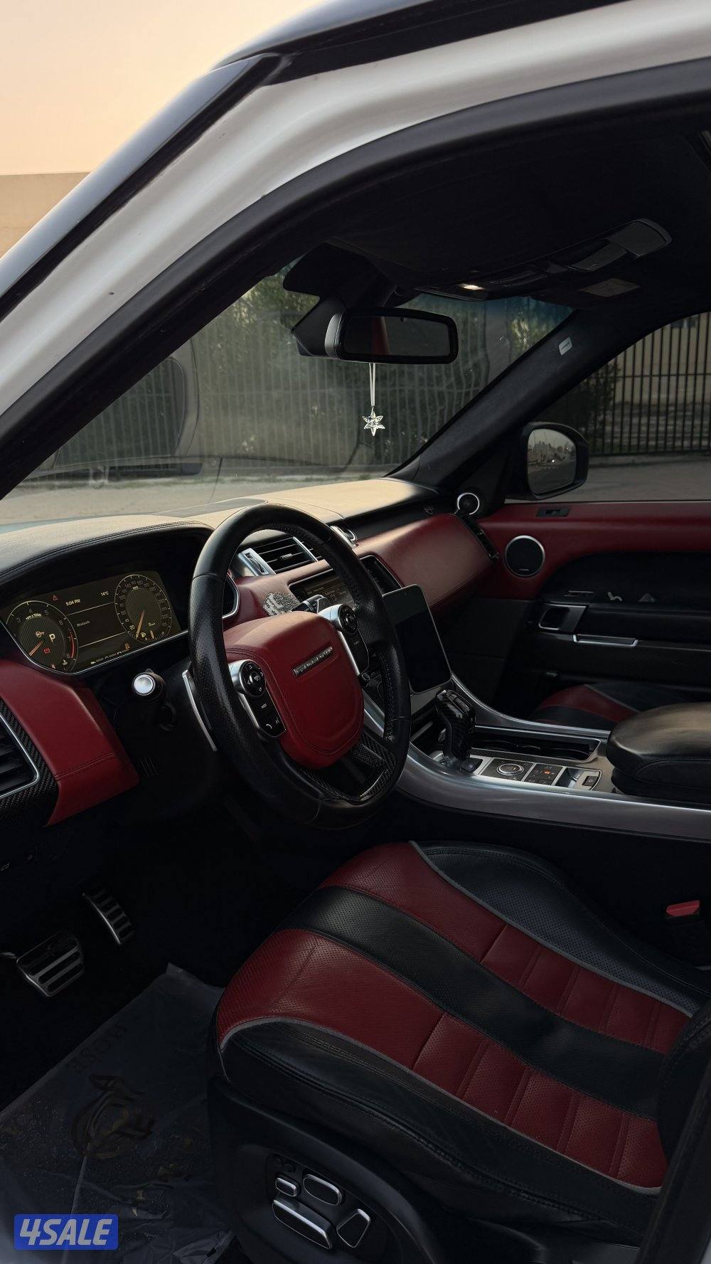 Range Rover Sport SVR 201510