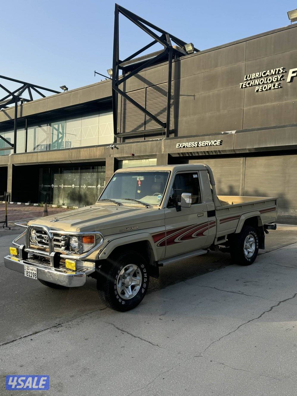 للبيع جيب شاص ٢٠٠٦ رفرف1