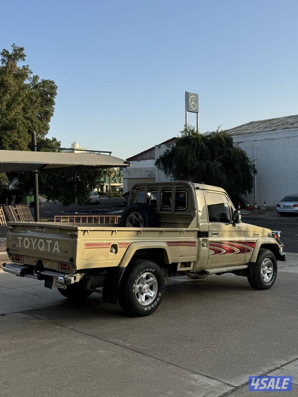 للبيع جيب شاص ٢٠٠٦ رفرف2