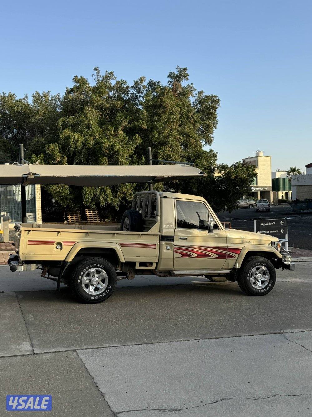 للبيع جيب شاص ٢٠٠٦ رفرف3