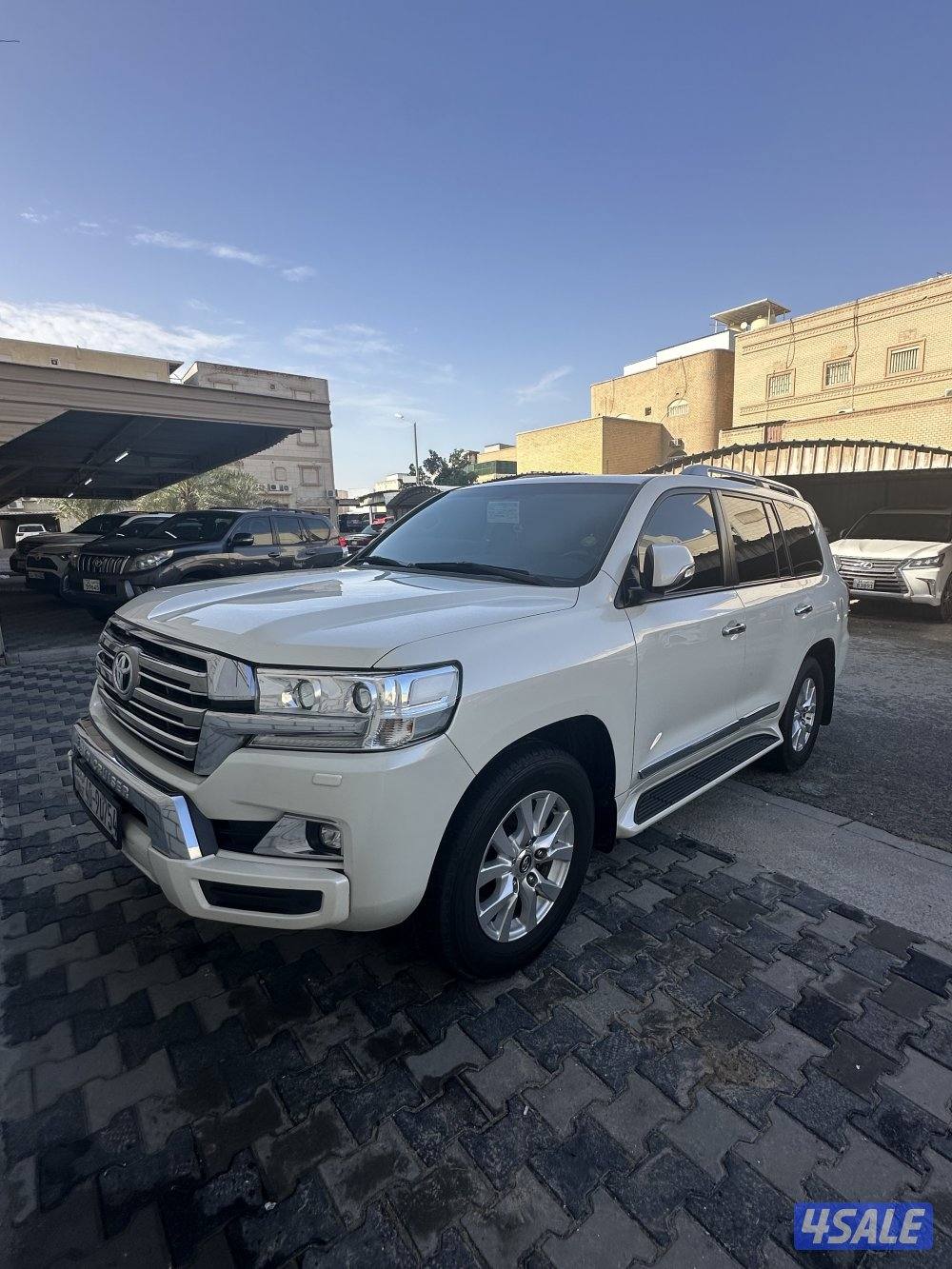 للبيع لاند كروزر مديل 2018 الدرجة الاولة صبغ الوكالة2