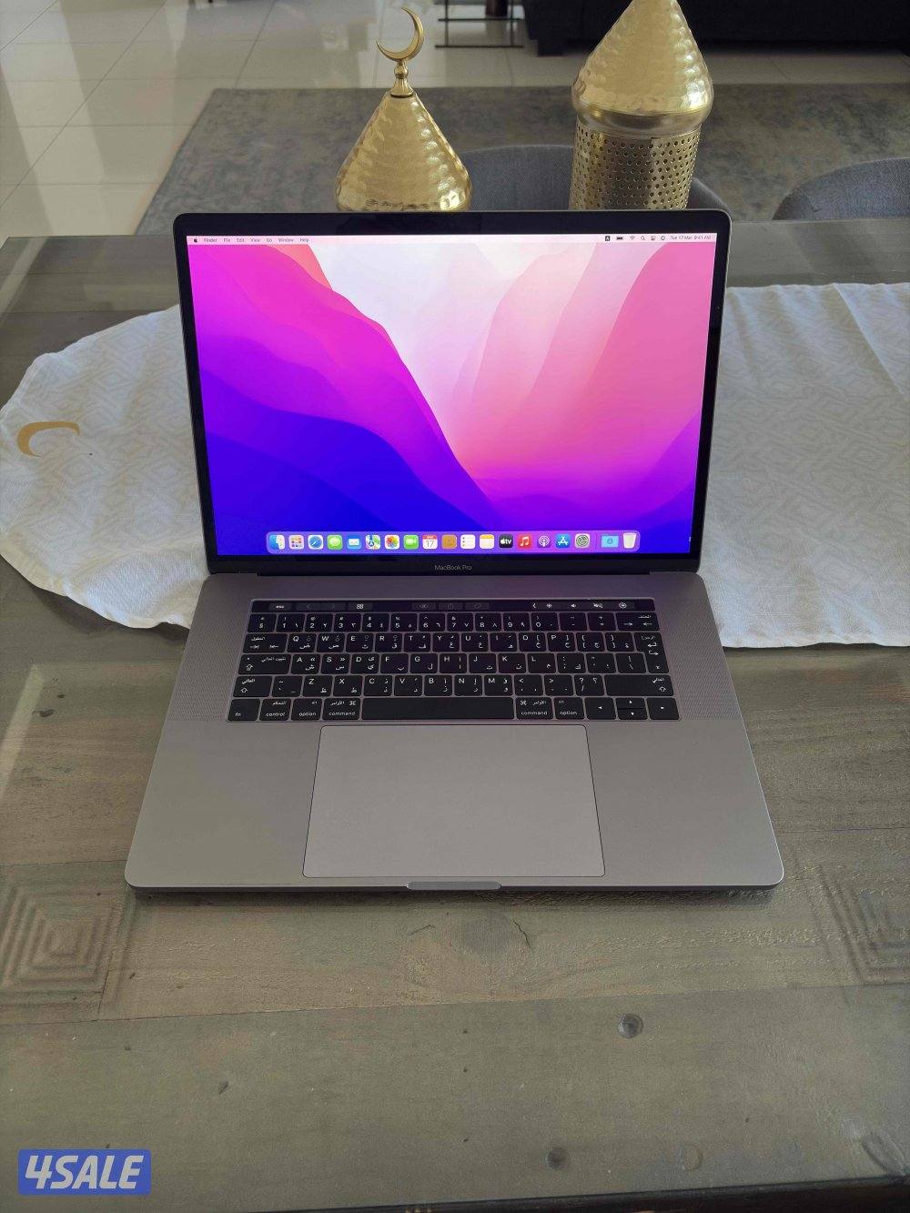 MacBook Pro 15" (Touch Bar)0
