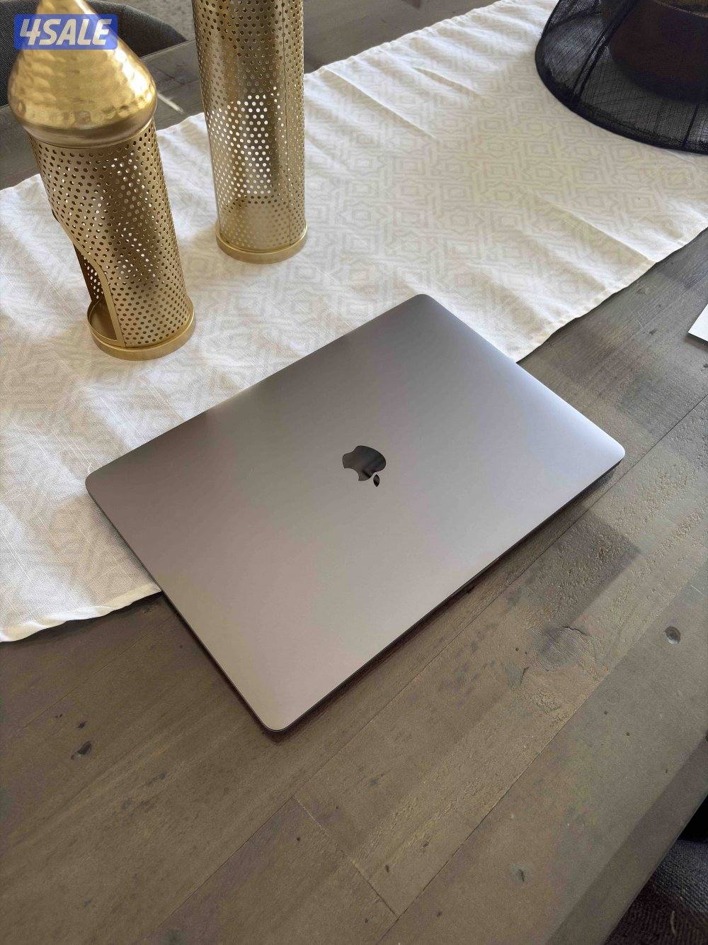 MacBook Pro 15" (Touch Bar)2