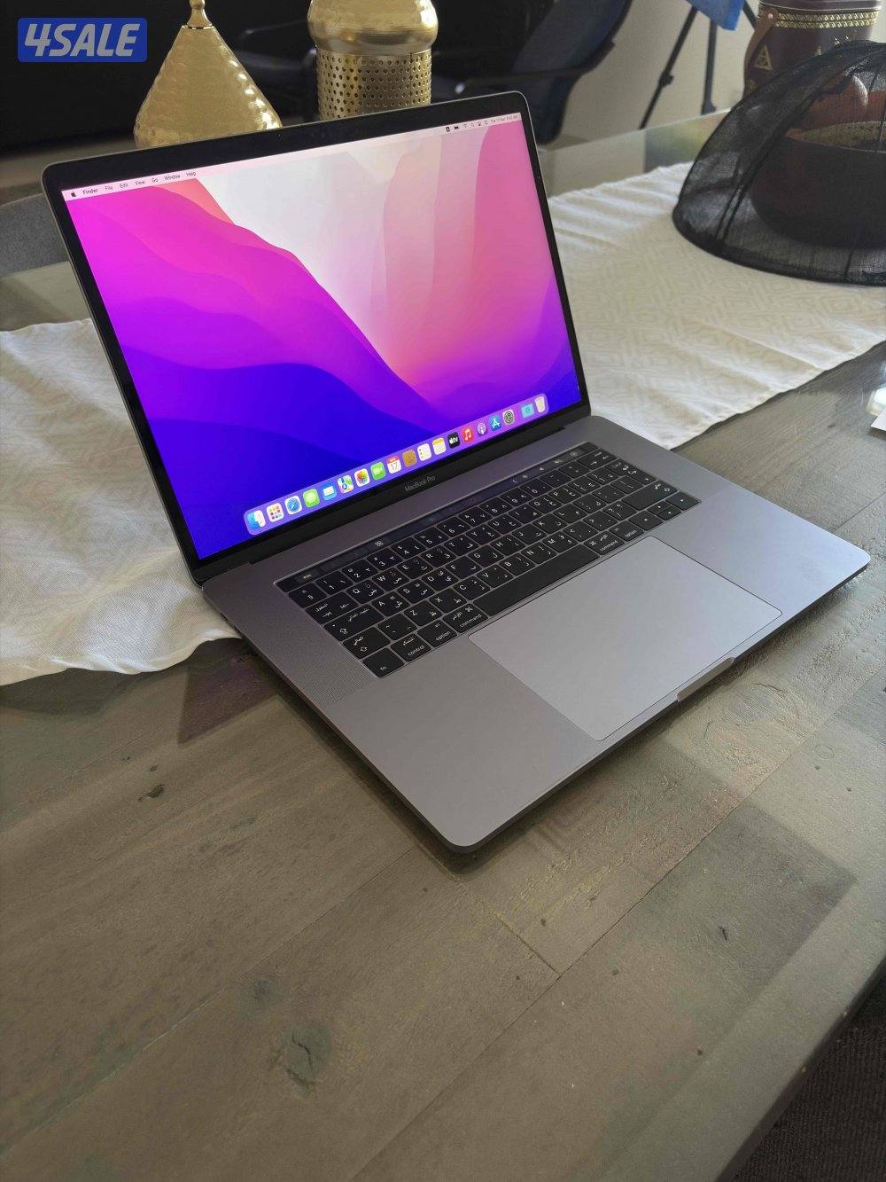 MacBook Pro 15" (Touch Bar)4