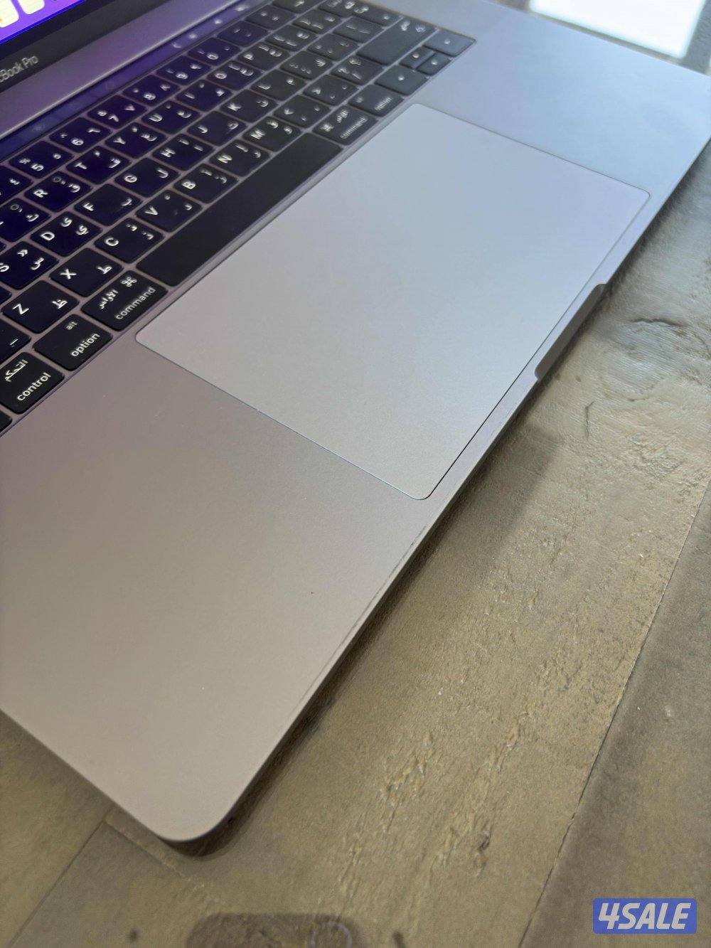 MacBook Pro 15" (Touch Bar)5