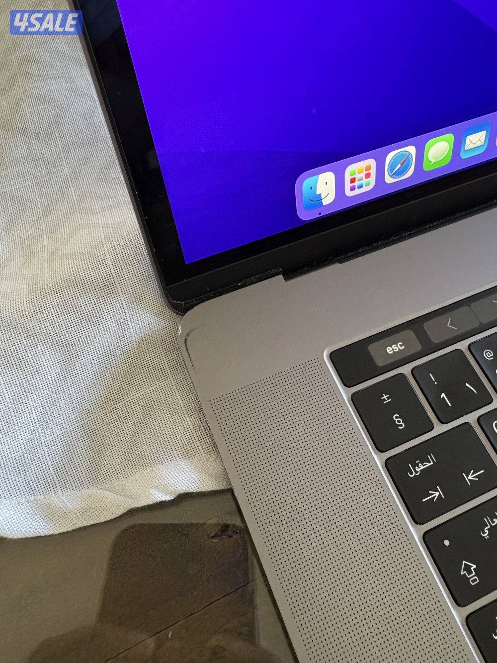 MacBook Pro 15" (Touch Bar)7