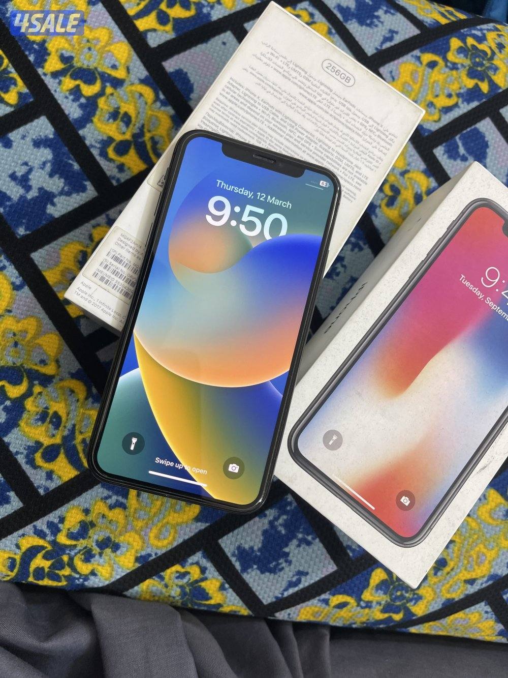 ايفون اكس اسود 256 قيقا مو مفتوح ولا مصلح مع كفر اصلي وشحن والواير1