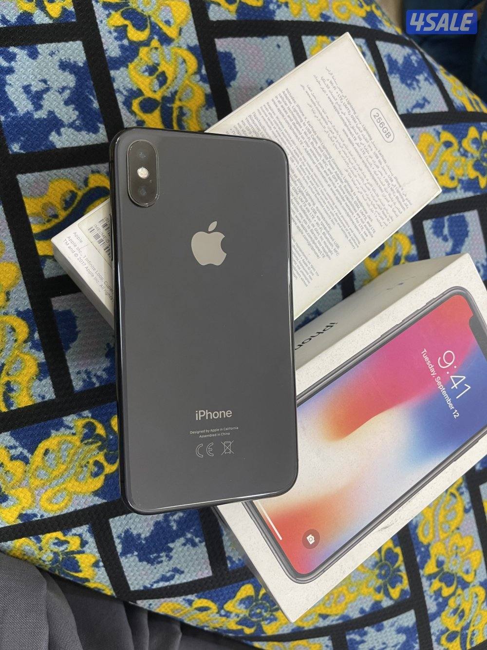 ايفون اكس اسود 256 قيقا مو مفتوح ولا مصلح مع كفر اصلي وشحن والواير2
