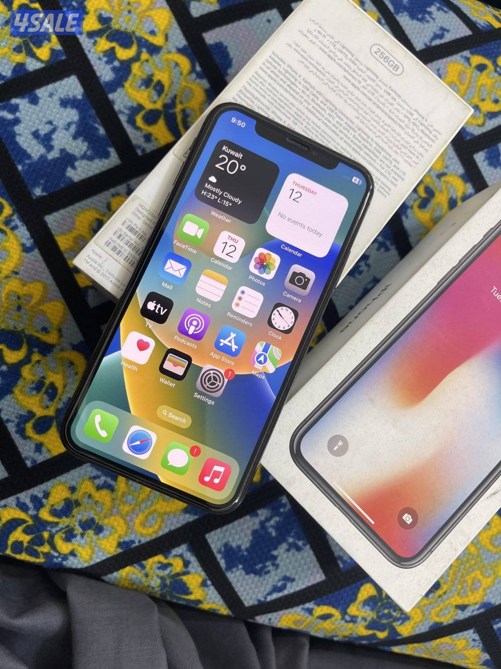 ايفون اكس اسود 256 قيقا مو مفتوح ولا مصلح مع كفر اصلي وشحن والواير3