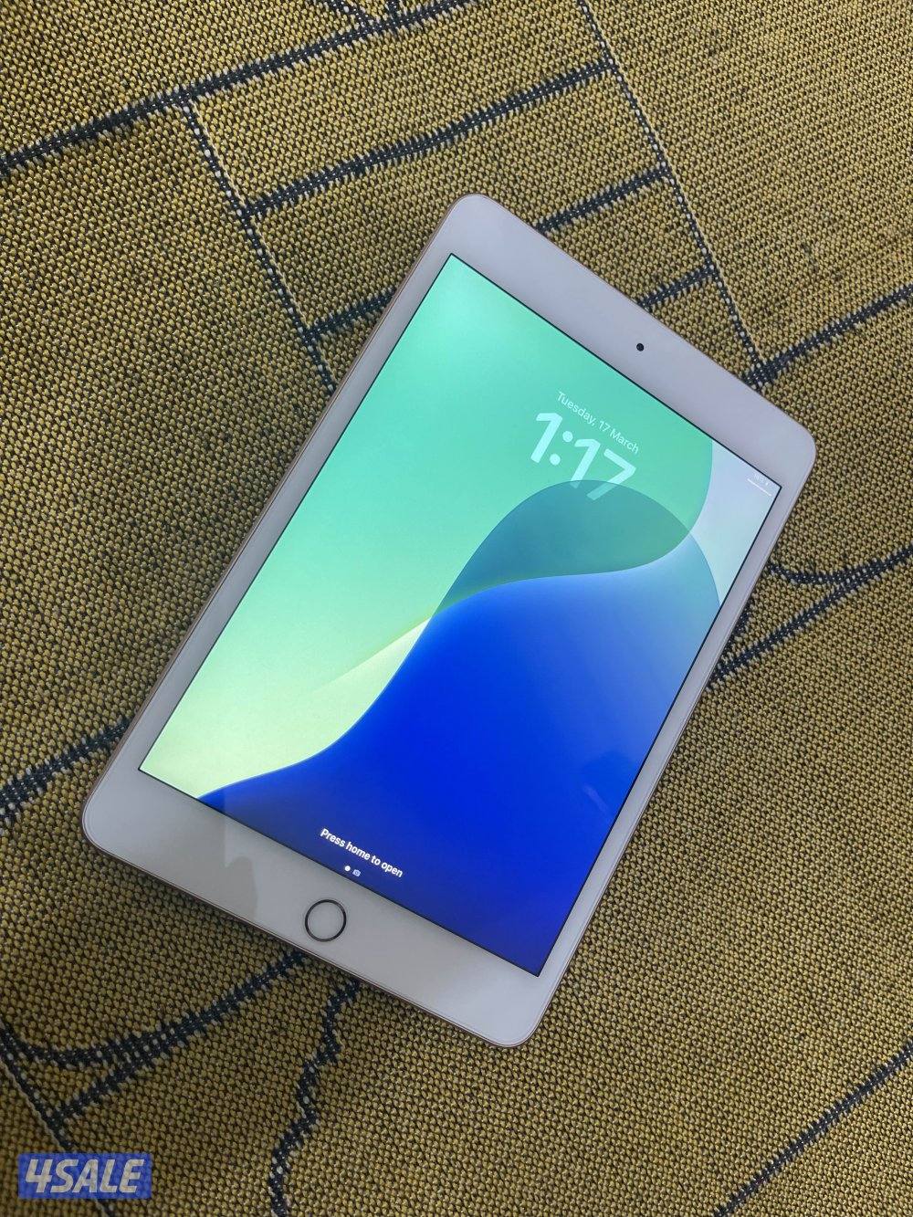 ايباد ميني 5 الخامس 64 قيقا نظيف مو مفتوح ولا مصلح مع اغراضه1