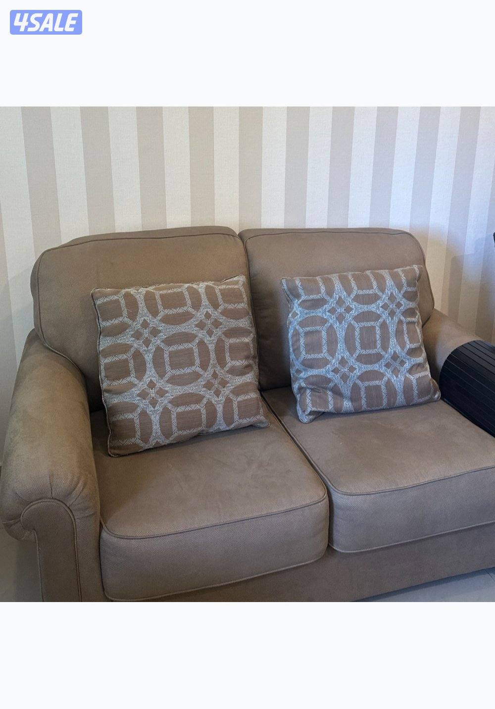 Couches - و سعر ممتاز قابل للتفاوض... طقم كنب   بحاله ممتازه0