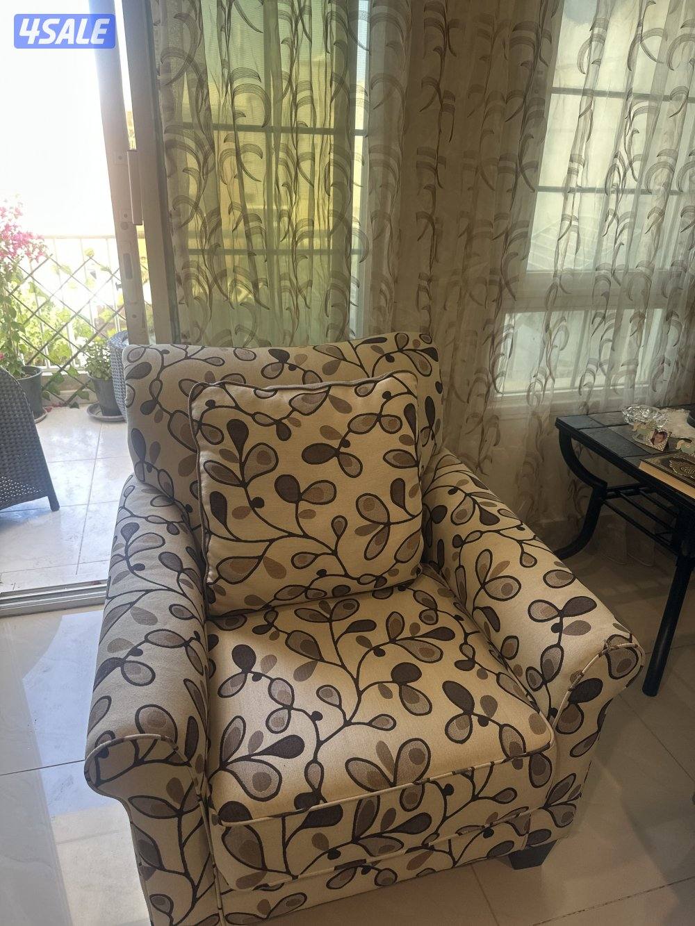 Couches - و سعر ممتاز قابل للتفاوض... طقم كنب   بحاله ممتازه2