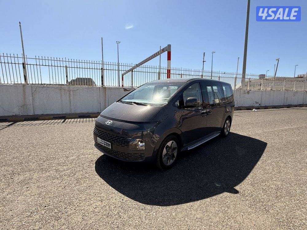 سارة شبه جديدة  السعر للجادين 11500 دينار  للجادين فقط0