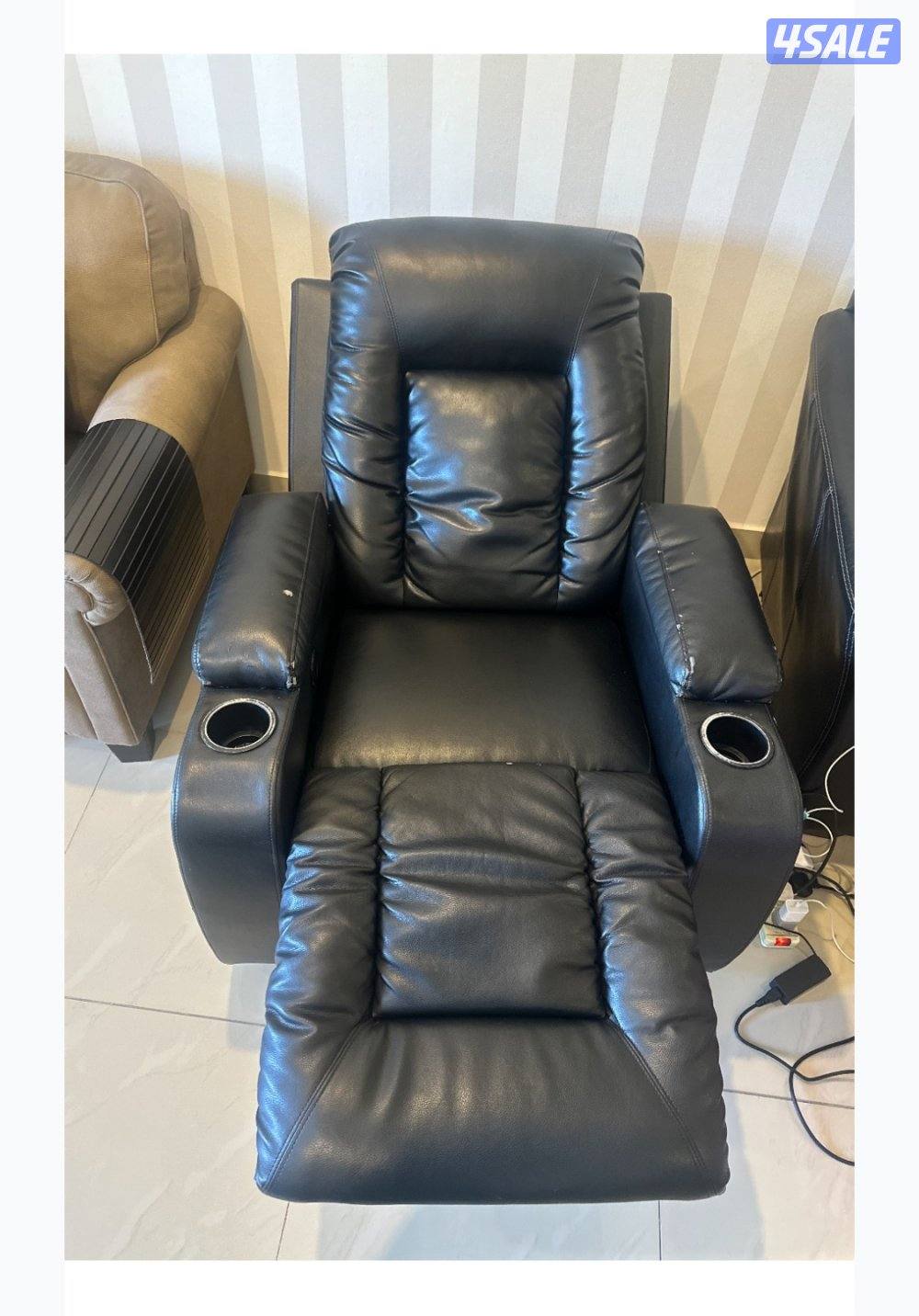 Couches - و سعر ممتاز قابل للتفاوض... طقم كنب   بحاله ممتازه6