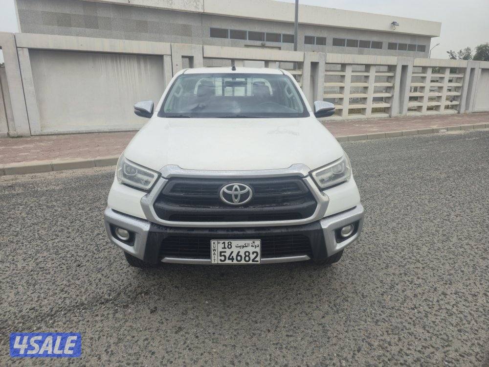 Toyota Hilux 2021 pick-up Automatic 4x4 orginal paint  72000 km2