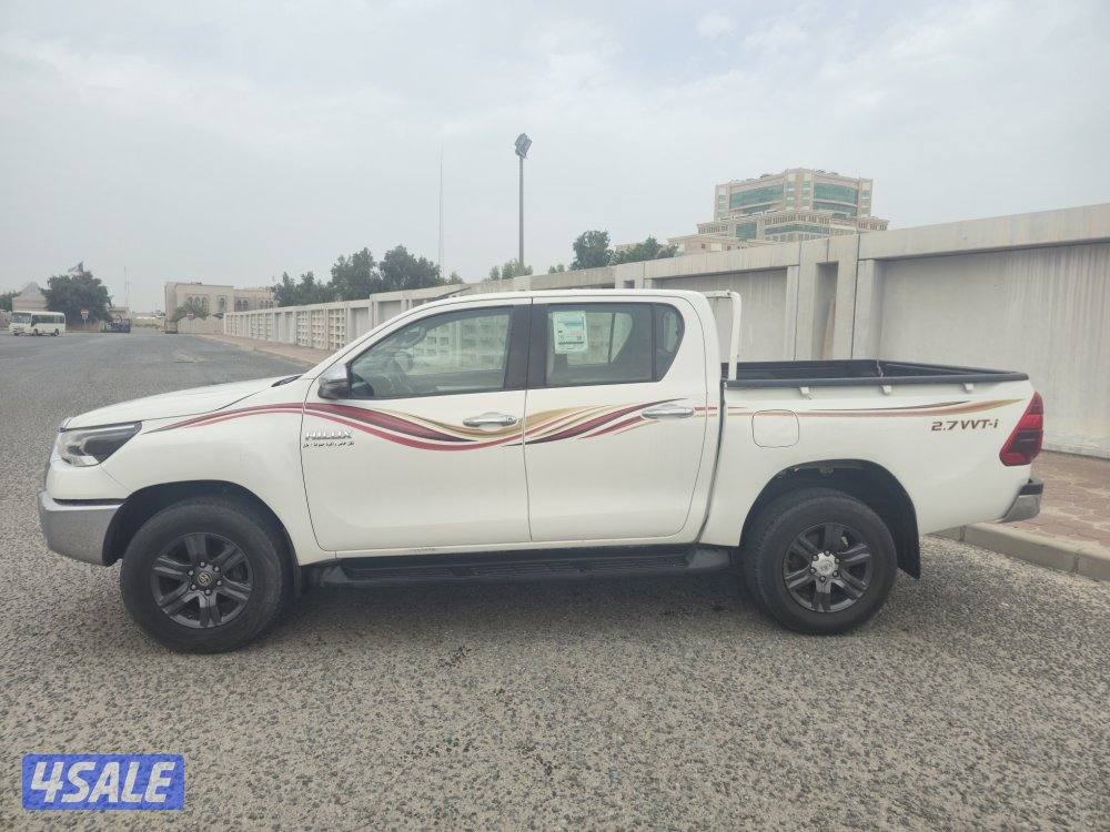 Toyota Hilux 2021 pick-up Automatic 4x4 orginal paint  72000 km1