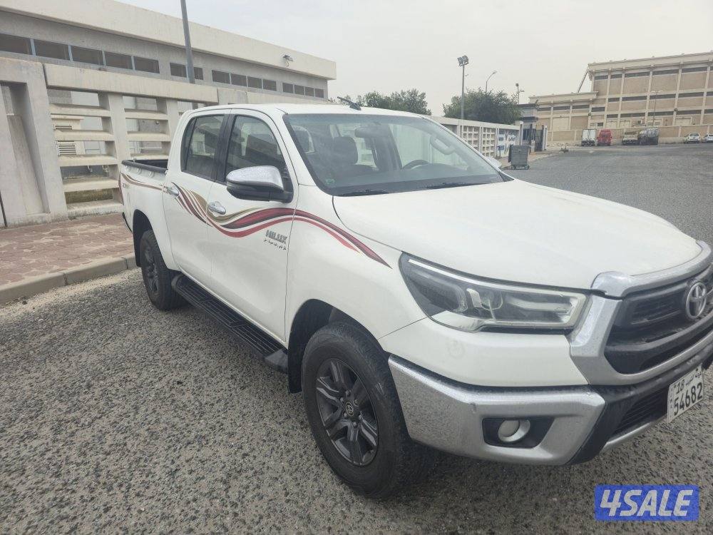 Toyota Hilux 2021 pick-up Automatic 4x4 orginal paint  72000 km3