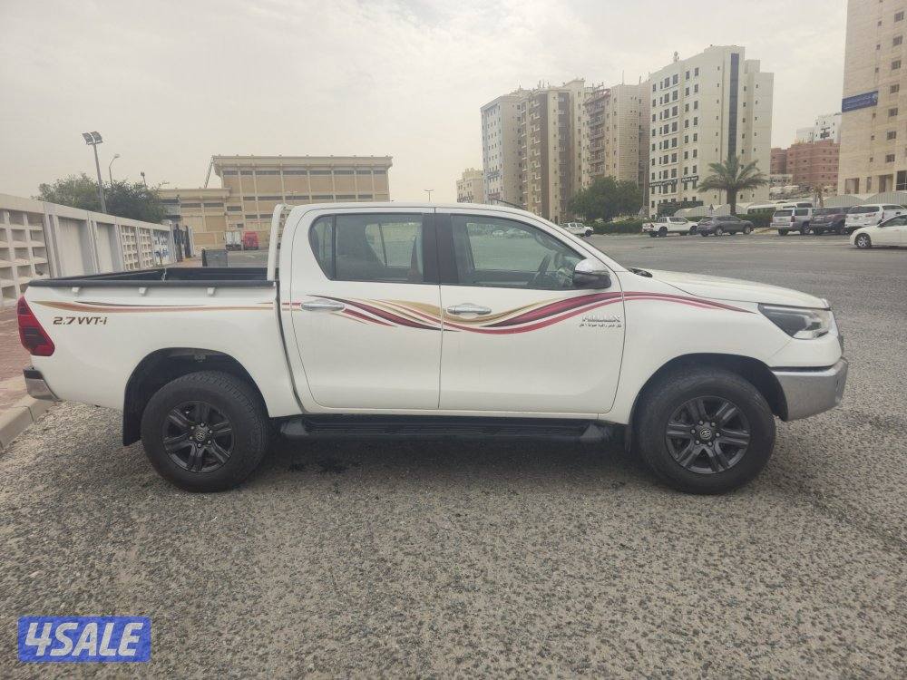 Toyota Hilux 2021 pick-up Automatic 4x4 orginal paint  72000 km4