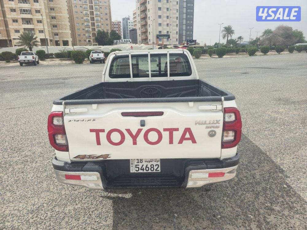 Toyota Hilux 2021 pick-up Automatic 4x4 orginal paint  72000 km6