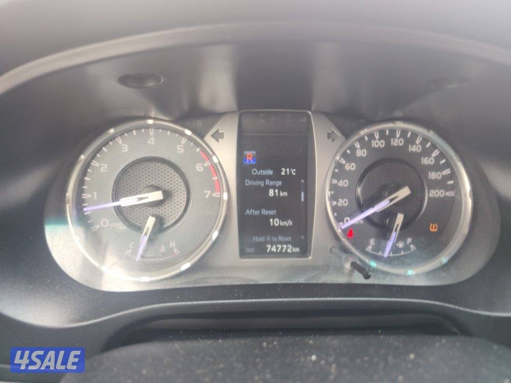 Toyota Hilux 2021 pick-up Automatic 4x4 orginal paint  72000 km7