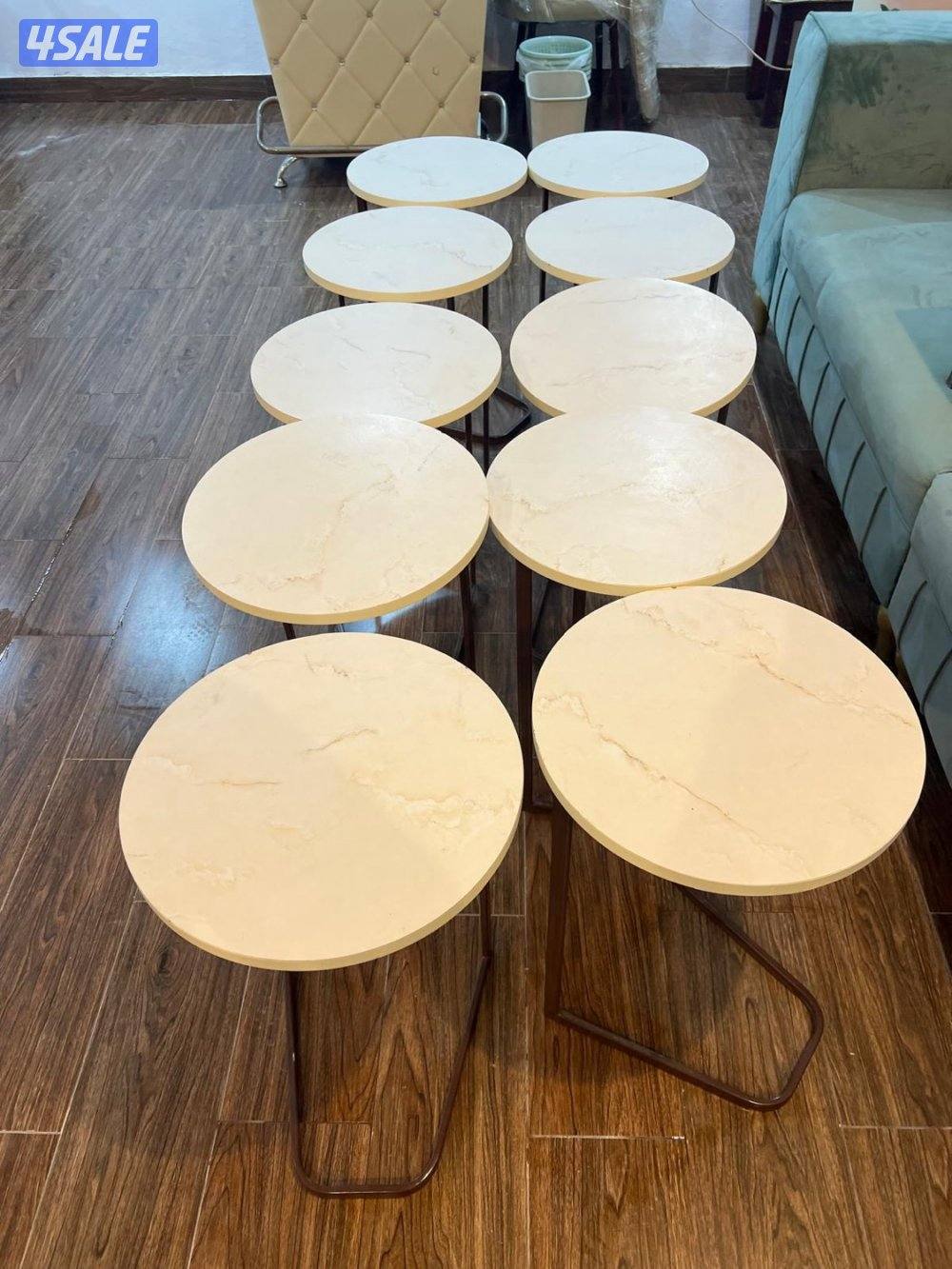 للبيع طاولات بحاله ممتازه العدد١٠ بسعر ١٥1
