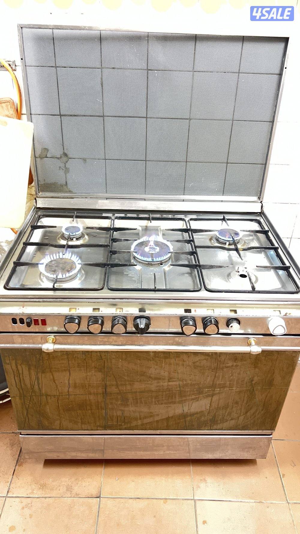 للبيع طباخ وفرن شغال١٠٠/١٠٠1