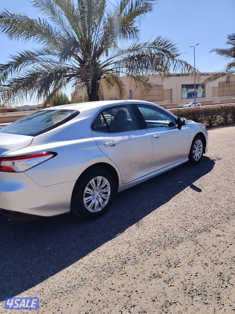 للبيع كامرى موديل2018 بحاله ممتازه شرط الفحص4