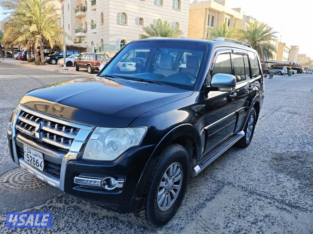 اللون اسود، الداخليه رمادي0