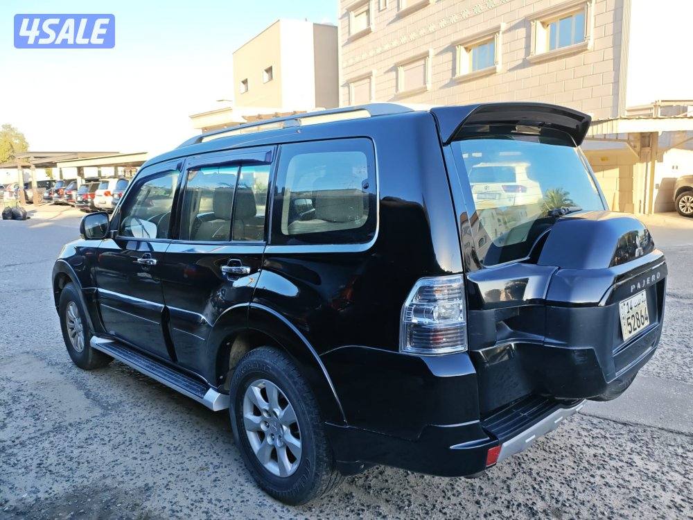 اللون اسود، الداخليه رمادي1