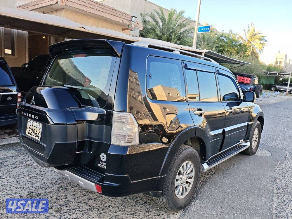 اللون اسود، الداخليه رمادي2