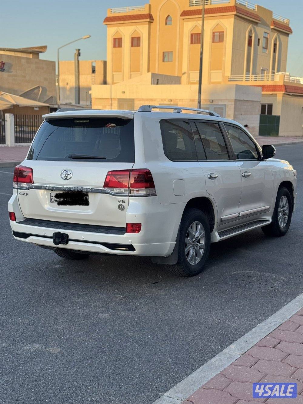 لاندكروزر GXR V8  20173