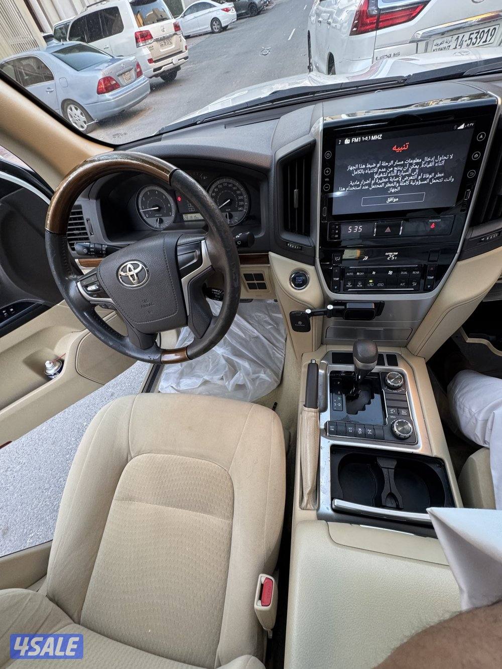 لاندكروزر GXR V8  20174