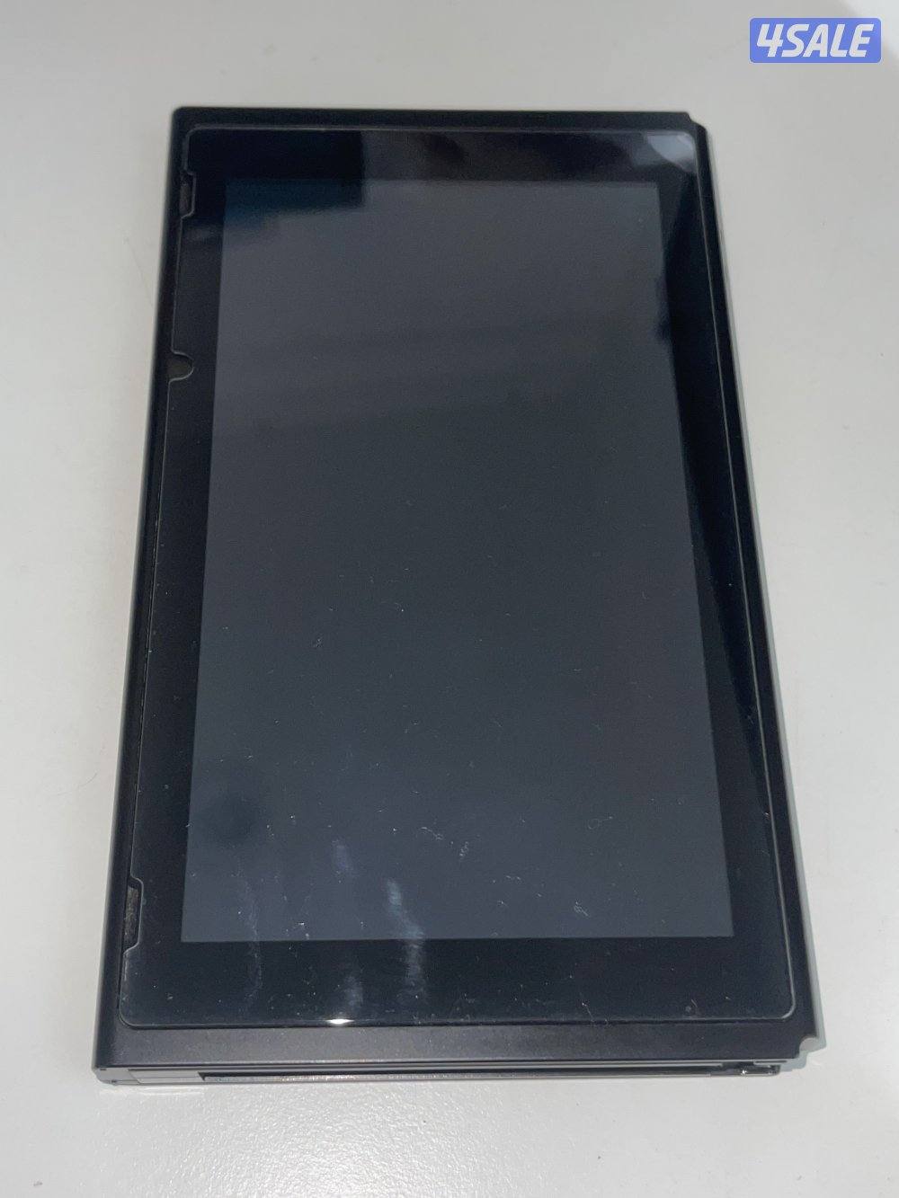 جهاز نينتندو سوتش Nintedo switch مع لعبتين وحده بغلاف و وحده لا كامل ا2