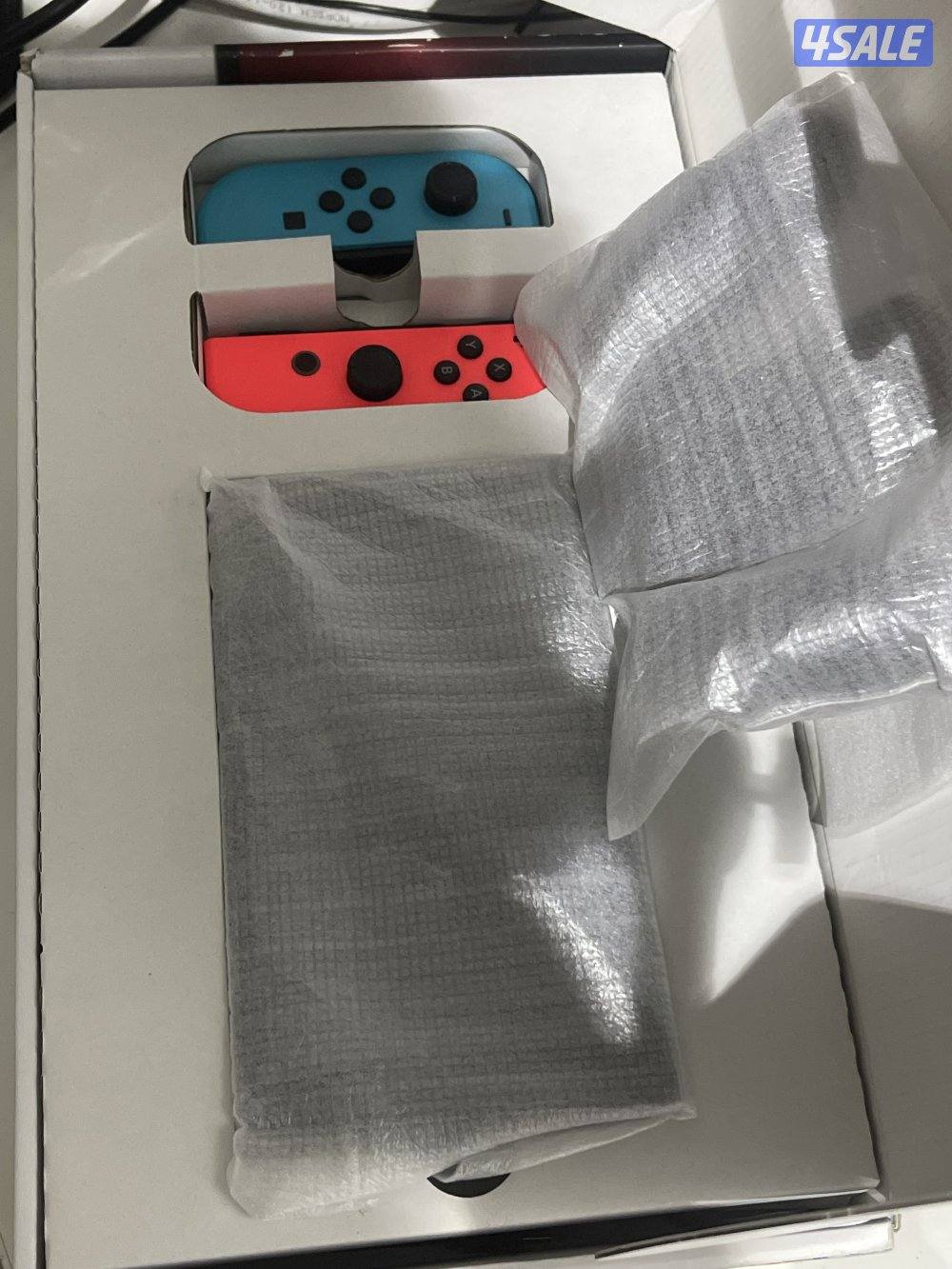 جهاز نينتندو سوتش Nintedo switch مع لعبتين وحده بغلاف و وحده لا كامل ا13
