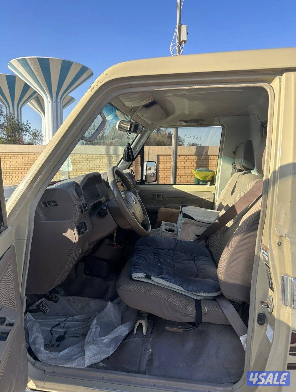 للبيع تويوتا شاص موديل ٢٠١٢1