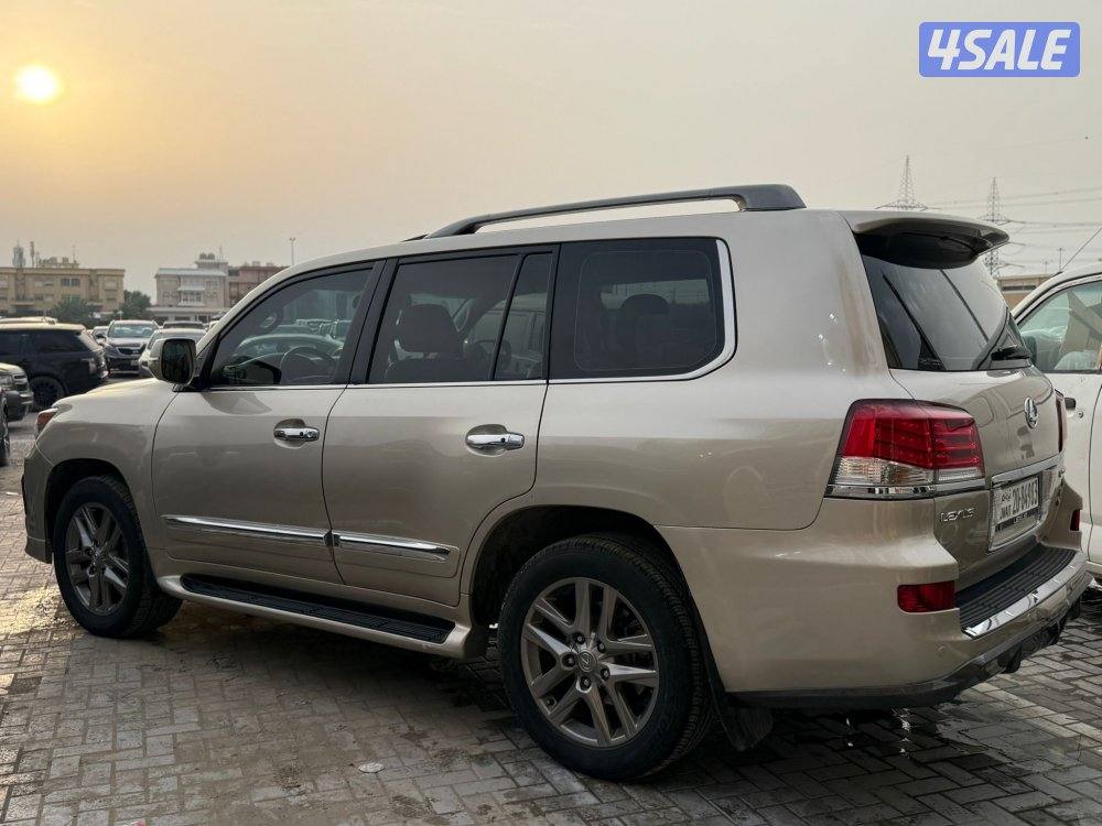 للبيع جيب لكزس 20133