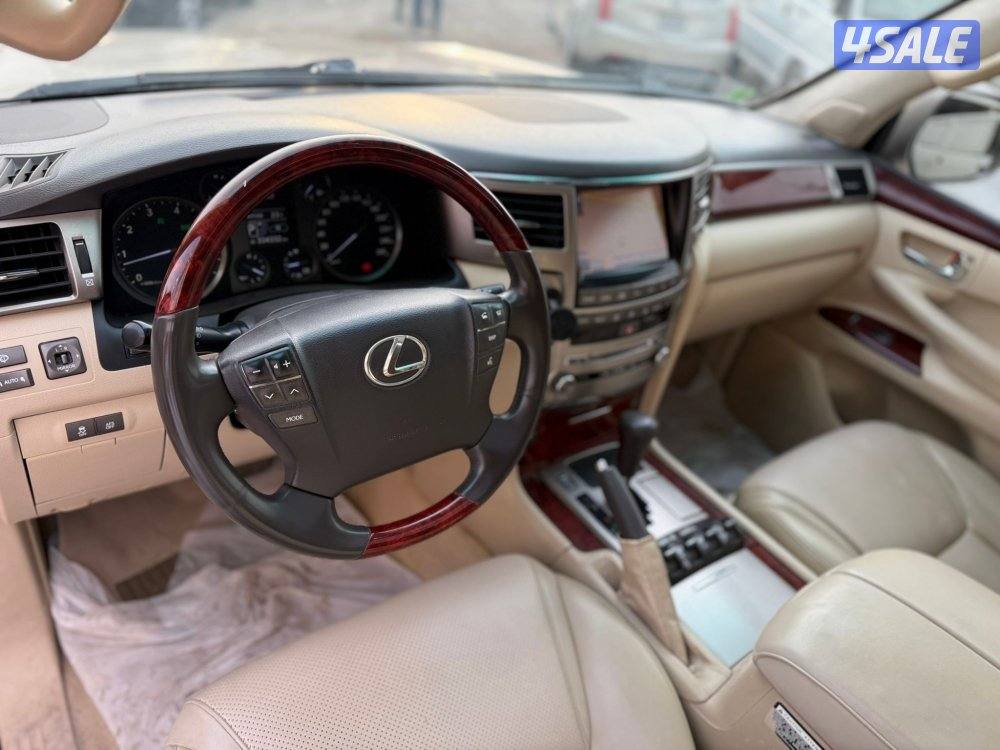 للبيع جيب لكزس 20135