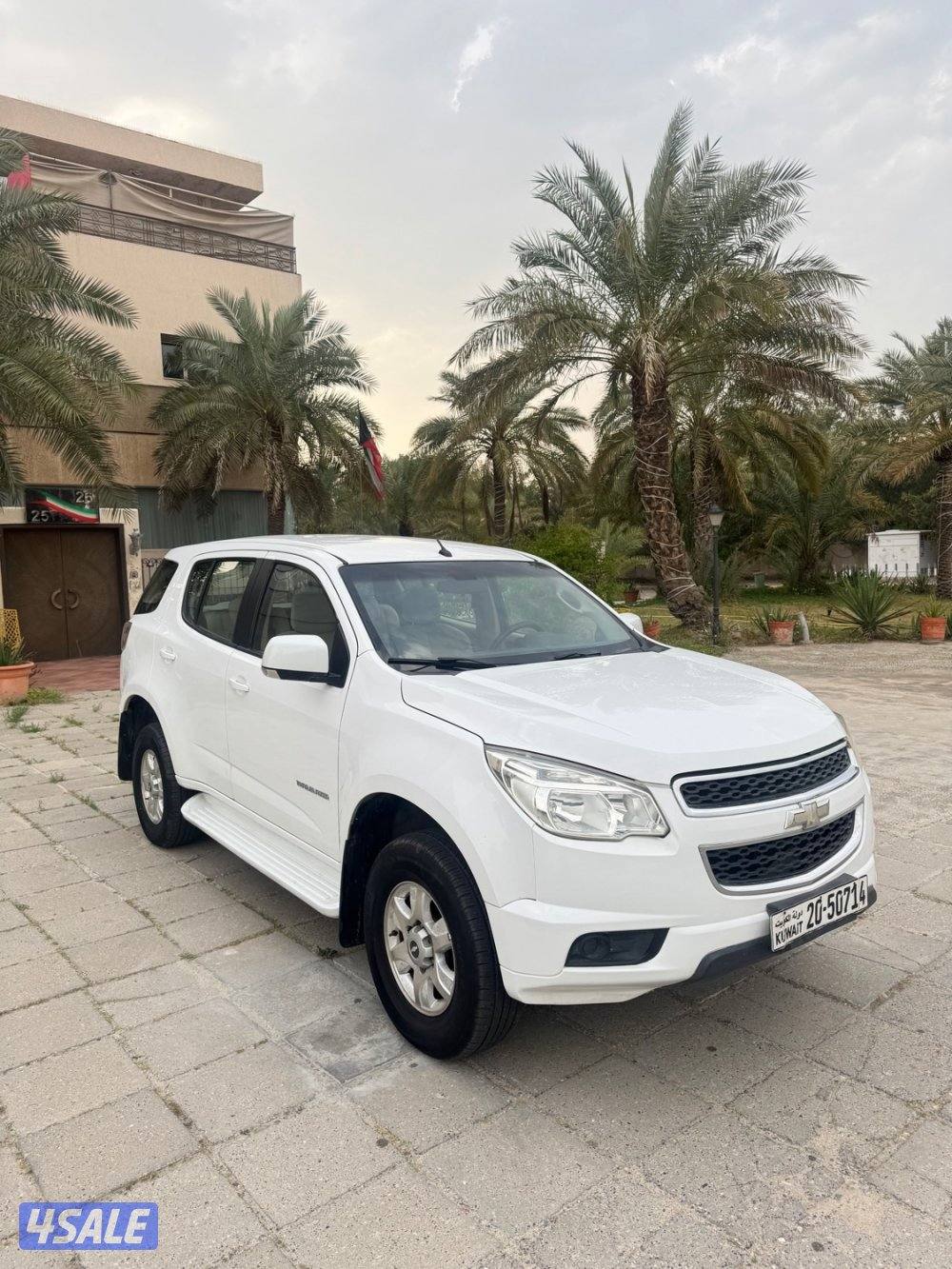 تريل بليزر مديل 2013 ماشي 141 الف وارد الغانم2