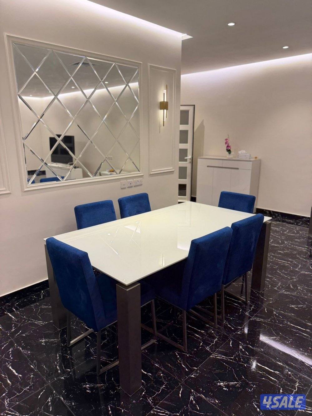 طاولة طعام و بوفيه0