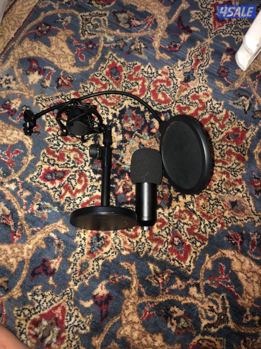 مايك تسجيل او للتصوير او للالعاب مع فلتر وستاند بحاله ممتازة0